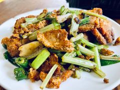 芹菜炒锅烧-牛八宝桂林米粉(八里庄店)