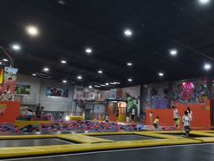 -极限Jump蹦床·新潮玩运动世界·室内乐园·团建·派对中心
