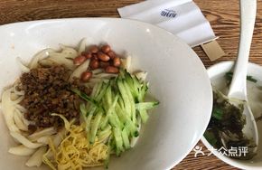 Fried Sauce Noodles with Dumplings