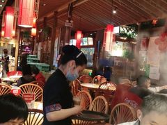 -野山舂·贵州现舂酸汤火锅(鸿通城店)