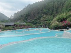 -十万大山布透温泉