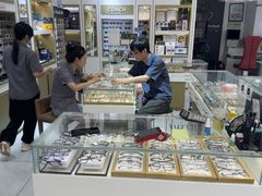 -美式眼镜·授权蔡司.依视路.尼康.豪雅.明月(人民广场店)