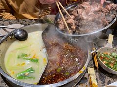 鸳鸯锅-肖肖酸萝卜鱼火锅(总店)