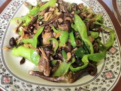 土青椒炒野菌-农家土菜老煨锅(木鱼镇店)