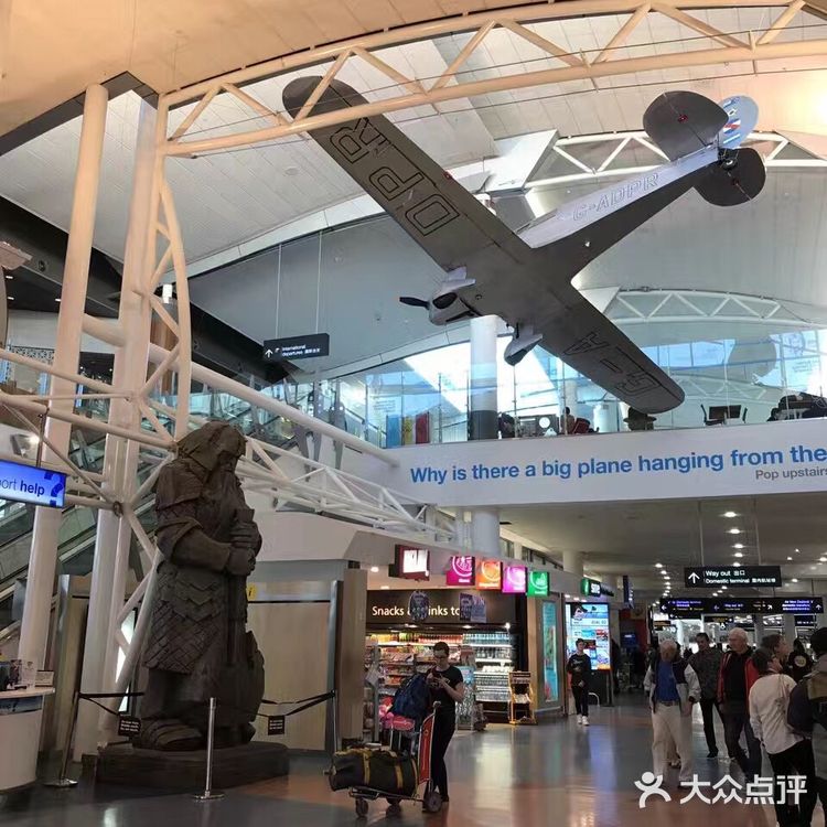 奥克兰国际机场，简介位于新西兰的奥克兰市芒格雷市郊