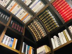 -钟书阁(松江泰晤士小镇店)