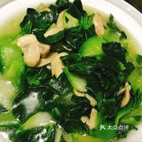 肥膘切成丁 2.加热锅子，滑锅下入猪油，炒到七分熟