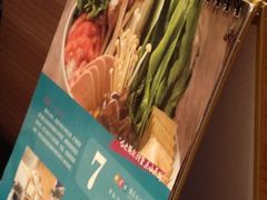这只苍蝇把我们的菜都爬了个边-重庆小天鹅自助火锅店(空港跨境店)