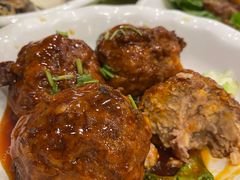 -园中园美食城
