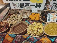 -老滇山寨•云南特色菜•地方菜•民族风情歌舞表演(金碧店)