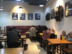 大堂-门框胡同百年卤煮(鸟巢店)