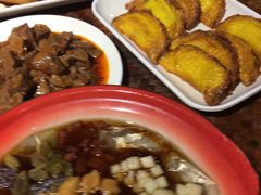 -爆炸头阿姨小四川正宗川味小吃(无任何分店)