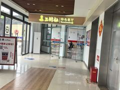 -小昆山服务区-停车场