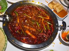 -茅草房·河畔园林火锅