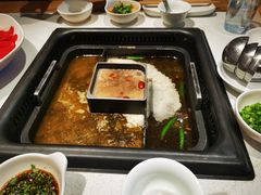 酸菜锅-巴奴毛肚火锅概念餐厅
