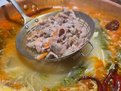 -洱火云南酸菜牛肉火锅(石景山当代商城店)