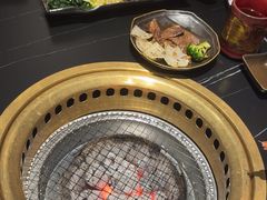 -山川小町·极番烧肉(新地假日广场店)