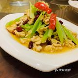 猪耳朵，牛头肉，凉粉，都不错，西湖牛肉羹，肚丝汤