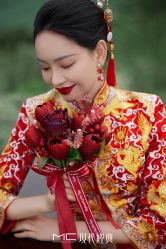 -现代经典婚纱摄影
