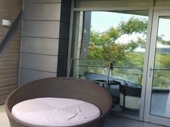 -上海滴水湖皇冠假日酒店