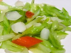 西芹炒百合-吴越荣记苏州菜·松鼠桂鱼100%活鱼现做(斜塘老街店)