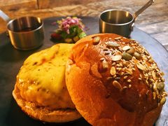 -HIGH FIVE哈福手工汉堡(桂林路店)