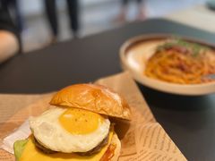 芝士牛肉汉堡-明谦·Coffee&Cocktail Bar(美您公园店)