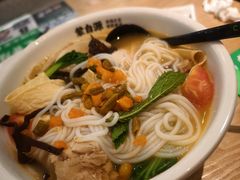 -蒙自源米线大王(东站店)