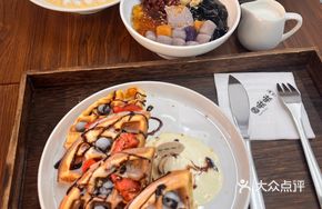 Berry Ice Cream Waffle