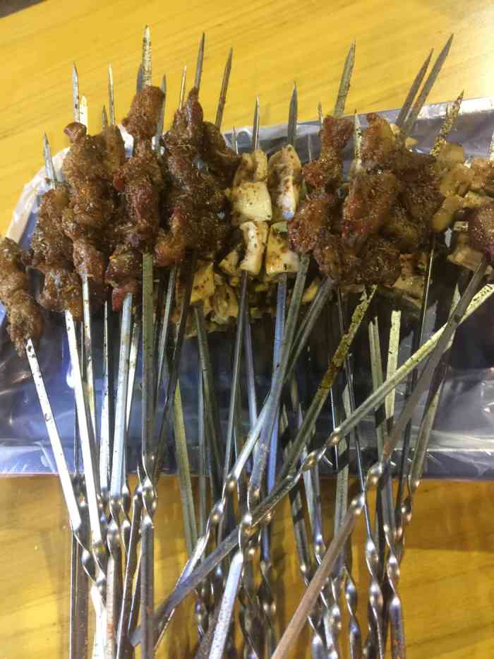 李铭猪肉串(市中总部)-"口味一般,我们五个人去的,老板极力推荐的.