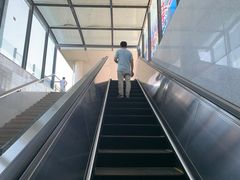 -松江南站-地铁站停车场