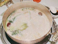 -洪氏嗨捞·广东猪肚鸡·椰子鸡火锅(西咸万象城店)