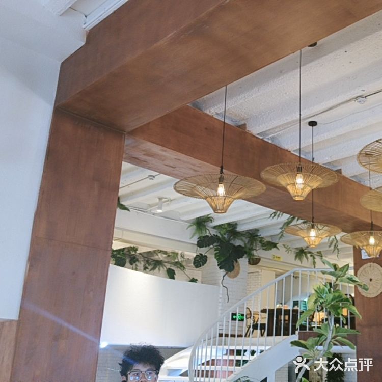 传承了傣族人民饮食文化。2.菠萝紫米饭