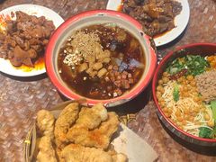 -爆炸头阿姨小四川正宗川味小吃(无任何分店)