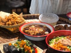 -爆炸头阿姨小四川正宗川味小吃(无任何分店)