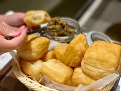 包尔萨克配牛肉炒咸菜-丝路有约·西域美食