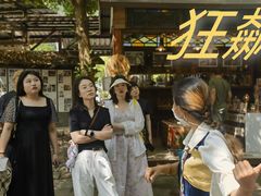 -Chom Cafe and Restaurant