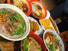 -爆炸头阿姨小四川正宗川味小吃(无任何分店)