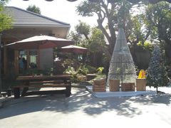-Chom Cafe and Restaurant