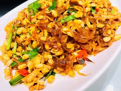 铁板包菜粉丝-二姐家三个拿手菜·北塘海鲜·大馅锅贴王(成林道店)