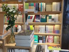 -猫的天空之城概念书店(杭州南宋御街店)