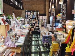 -钟书阁(松江泰晤士小镇店)