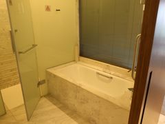 -上海滴水湖皇冠假日酒店