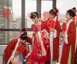 点击看大图 -挪娅婚纱摄影皇家会所