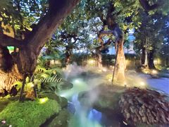 -Chom Cafe and Restaurant