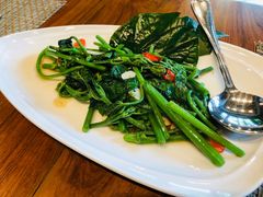 -Chom Cafe and Restaurant