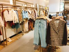 -URBAN REVIVO(济南领秀城贵和购物中心店)