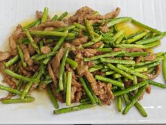 蒜苔肉丝-波密野生菌王酒家