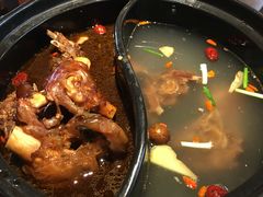 鸳鸯锅-亿诣蝎府炸酱面羊蝎子火锅(酷车小镇店)
