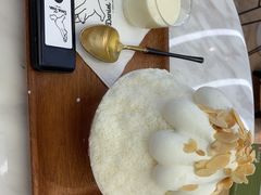 榴莲肉加榴莲冰淇淋-丹礼糖甜品